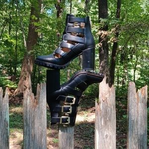 Report Signature boots.